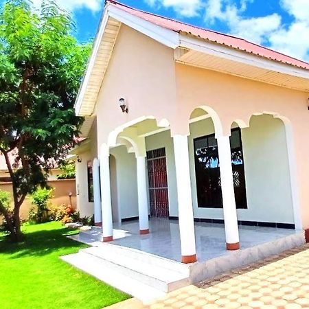 Safi House Bed & Breakfast Boma la Ngombe Dış mekan fotoğraf