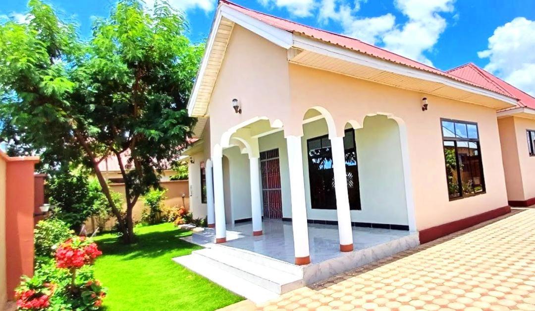 Safi House Bed & Breakfast Boma la Ngombe Dış mekan fotoğraf